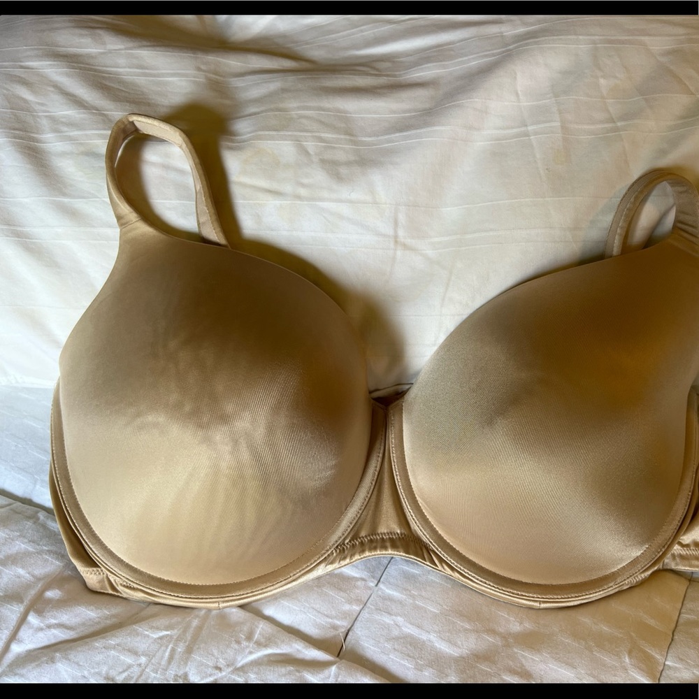 Cacique Taupe underwire bra with some plunge. Size 44DDD.